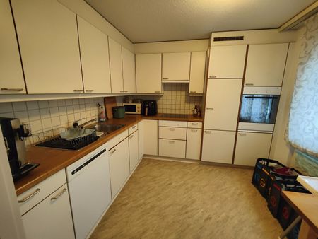 Gemütliche 4.5-Zimmerwohnung mit Sitzplatz und 2 Nasszellen! - Foto 5