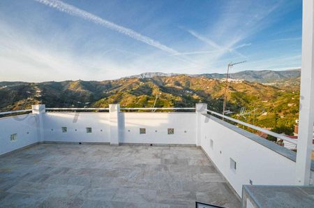 Townhouse in Sayalonga, Close to the beach - Photo 4