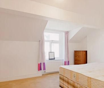 5 Bed 2 Bath - Photo 3