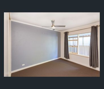 3 BEDROOM HOME ON HAZEL GROVE! - Photo 2