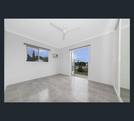 1/15 Carr Street, Hermit Park, Qld 4812 - Photo 4