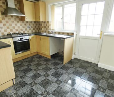 3 bedroom semi-detached house to rent - Photo 6