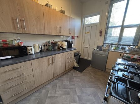 21 Regent Park Terrace, Leeds, LS6 2AX - Photo 3