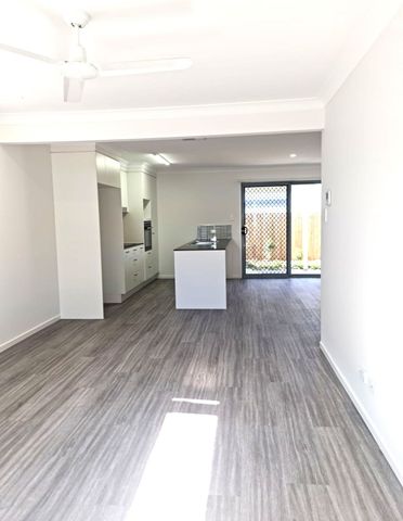 3 BEDROOM 2 BATHROOM TOWNHOUSE WITH DUCTED AIR - Photo 5