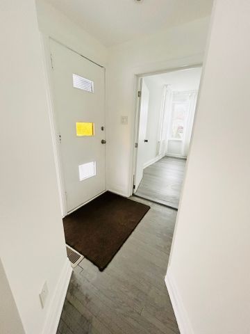 For Lease - 4229 Bloor Street Unit# Main, Toronto, Ontario - Photo 2