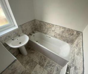 3 bedroom terraced house to rent - Photo 5