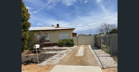 Fresh, Secure & Low Maintenance Living in Elizabeth East - Photo 3