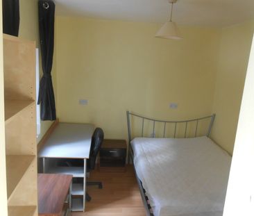 2 Bed Flat, Granville Road, M14 - Photo 2