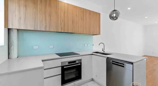 Modern 3 Bedroom Townhouse in Fairview Heights - Photo 1