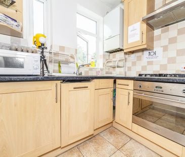 Room in a Shared House, Lingwell Road, SW17 - Photo 4