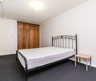 BEY APARTMENTS - SKY-HIGH LIVING WITH STUNNING PERTH VIEWS! - Photo 5