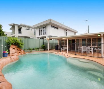 All-Season Family Retreat with Heated Pool & Dual Living – Walk to ... - Photo 3