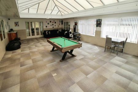 5 bedroom detached house to rent - Photo 3