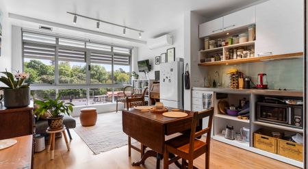 Superb Apartment with Carpark - Photo 5