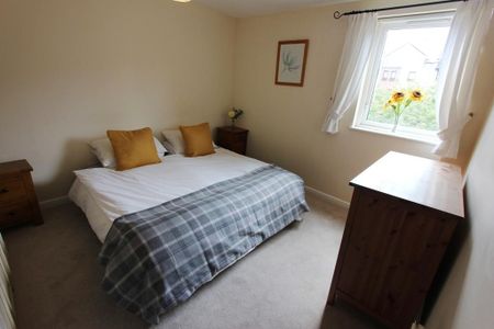3 bedroom flat to rent - Photo 3