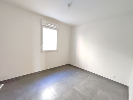 Location Appartement 3 pièces 58m² MARSEILLE 8ème - Photo 4