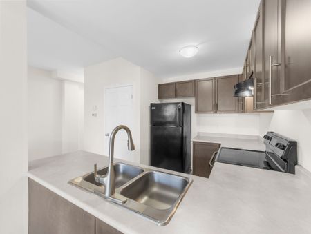 For Lease - 54 Medici Lane, Hamilton, Ontario - Photo 4