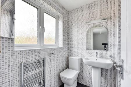 3 bedroom semi-detached house to rent - Photo 5