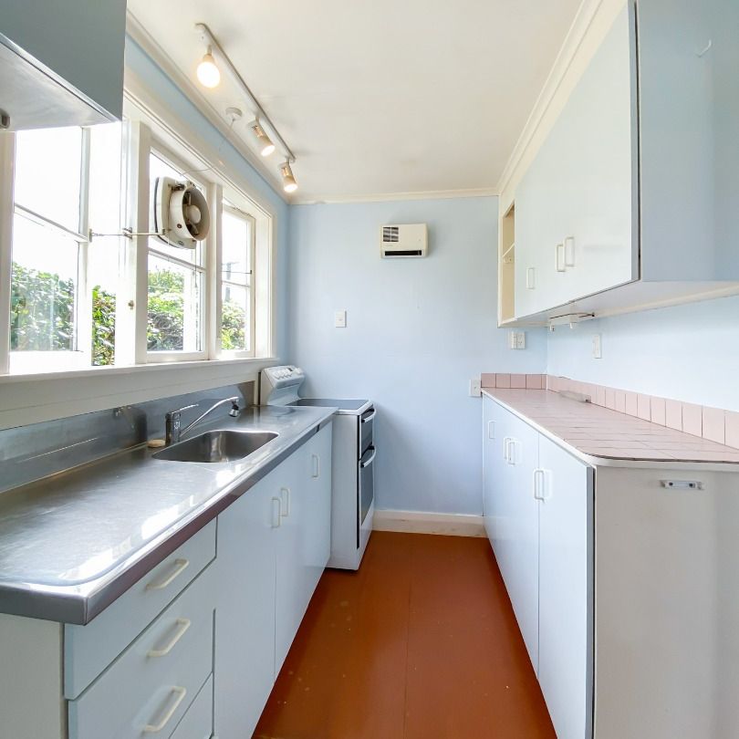 Welcome home to 5 Tarawera Road. - Photo 1