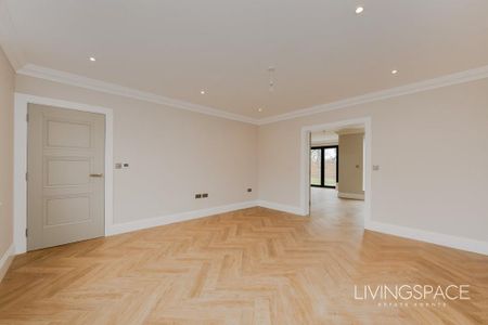 4 bedroom detached house to rent - Photo 2