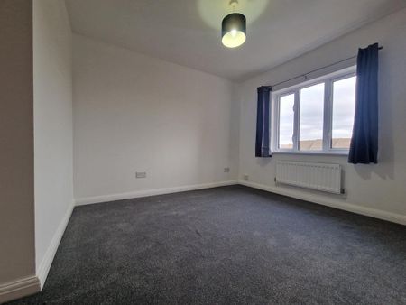 3 bedroom end of terrace house to rent - Photo 3
