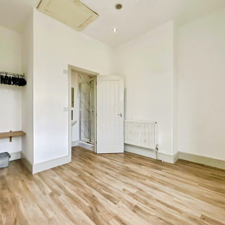 1 bedroom Apartment to let - Photo 1