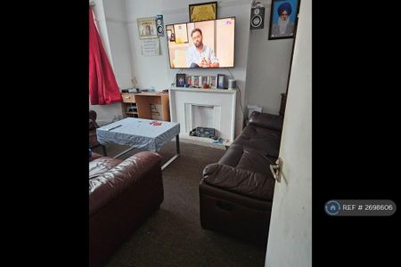 3 bedroom semi-detached house to rent - Photo 2