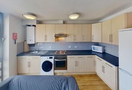 6 bedroom flat share to rent - Photo 4