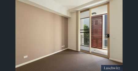 Spacious luxury 4 bedroom apartment in the heart of Pymble. Premier east side location walk to PLC, shops and the station. A rare offering. - Photo 2