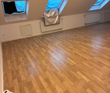 Helle 1-Zimmer Dachgeschosswohnung in Harheim - Foto 1