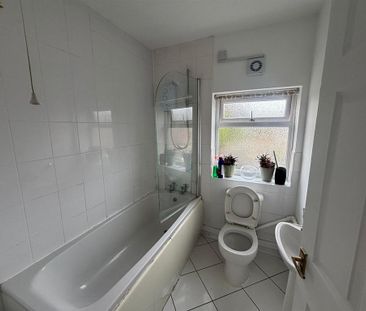 2 bedroom end of terrace house to rent - Photo 3