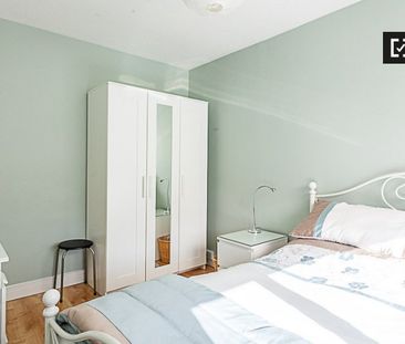 Room for rent in 4-bedroom house in Knocklyon - Photo 1