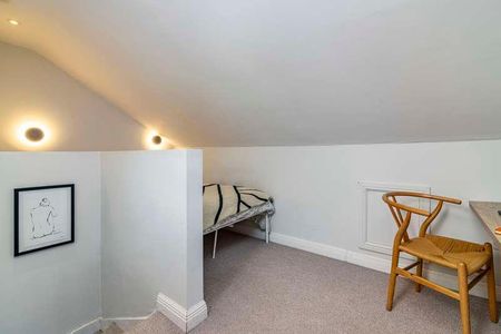 Thesiger Street // Bed + Bath // Aug, LN5 - Photo 5