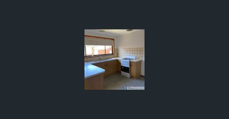 Spacious Two Bedroom Unit! - Photo 3