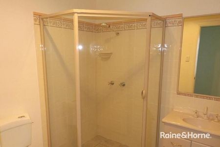 Tidy 2 Bedroom Unit Close to Town - Photo 5