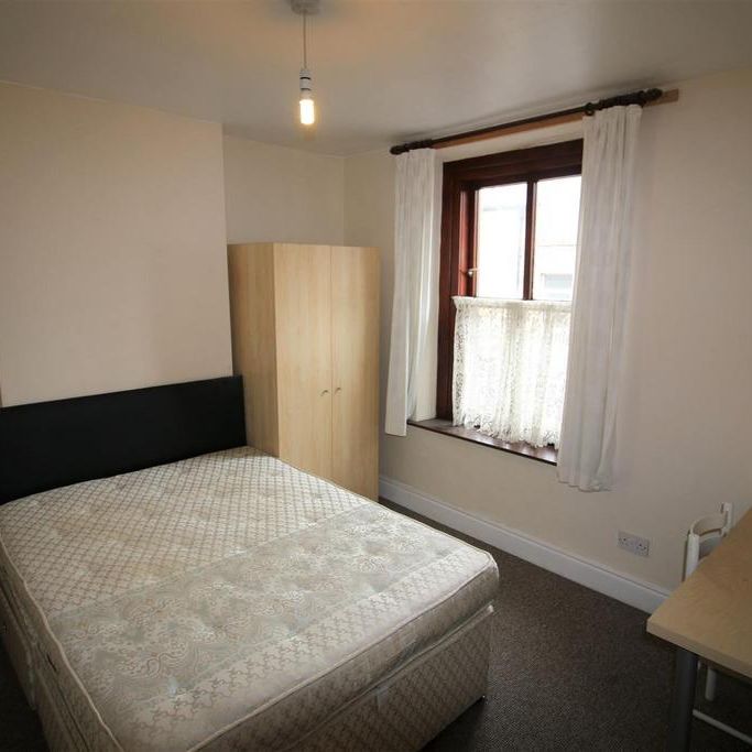 3 bedroom private hall to rent - Photo 1