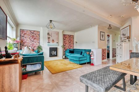 3 bedroom House To Let - Photo 2