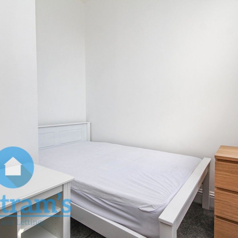 3 bed Apartment for Rent - Photo 1