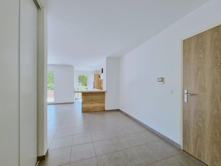 Location Appartement 3 pièces 69m² BONNEVILLE 74130 - Photo 3