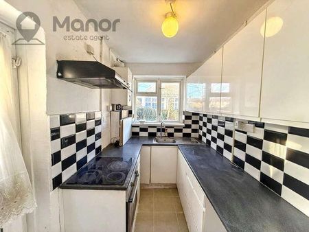 Comyns Road, Dagenham, RM9 - Photo 2