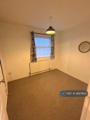 2 bedroom semi-detached house to rent - Photo 3