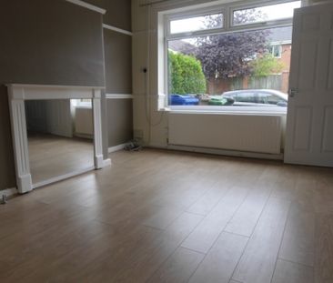3 Bedroom Terraced House - Photo 2