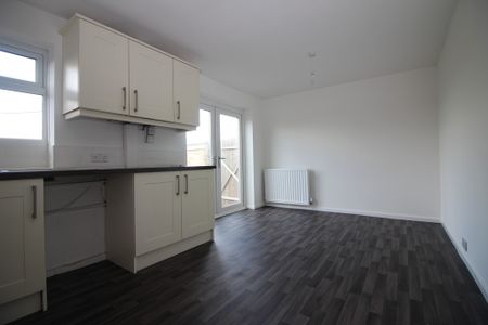 3 Bedroom End Terraced House - Photo 5
