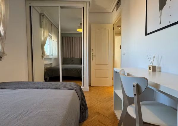 Calle de Tribaldos, Madrid, Community of Madrid 28043