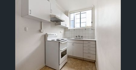 Light filled apartment in sought after location - Photo 4