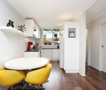 Spacious & Private Two-Bedroom Townhouse – Prime Glenroy Location - Photo 1