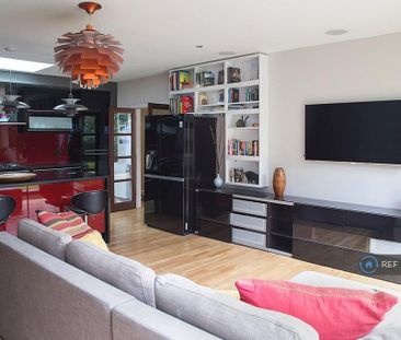 3 bedroom flat to rent - Photo 1