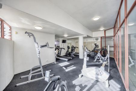 2 Bedroom Apartment In Ideal Location - Photo 3