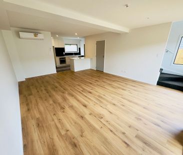 Twin Lux Living – Brand-New Pet-Friendly Townhouse - Photo 5