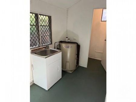 Quaint cottage nestled in Bushland - Photo 3